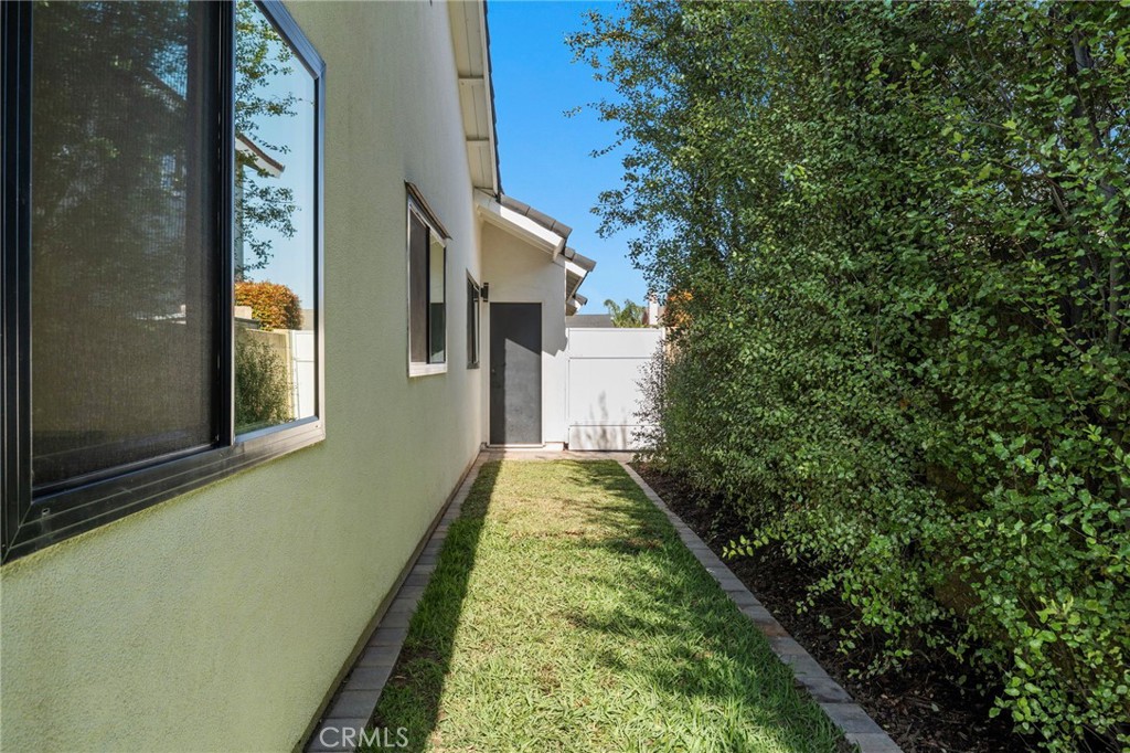 21321 Compass Lane