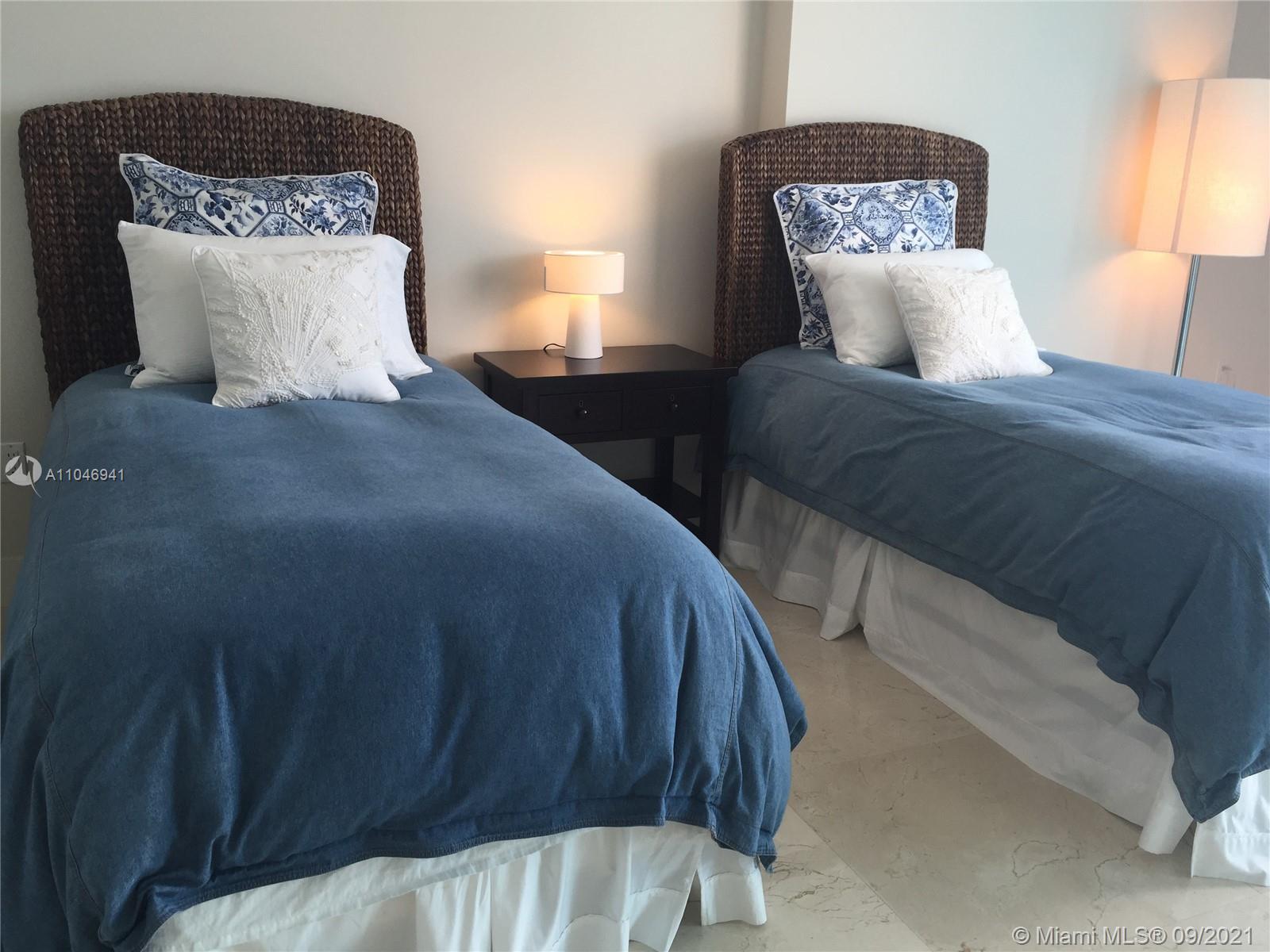 17001 Collins Ave # 4005