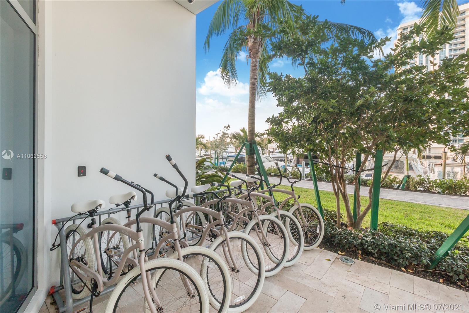 17111 Biscayne Blvd # 2111