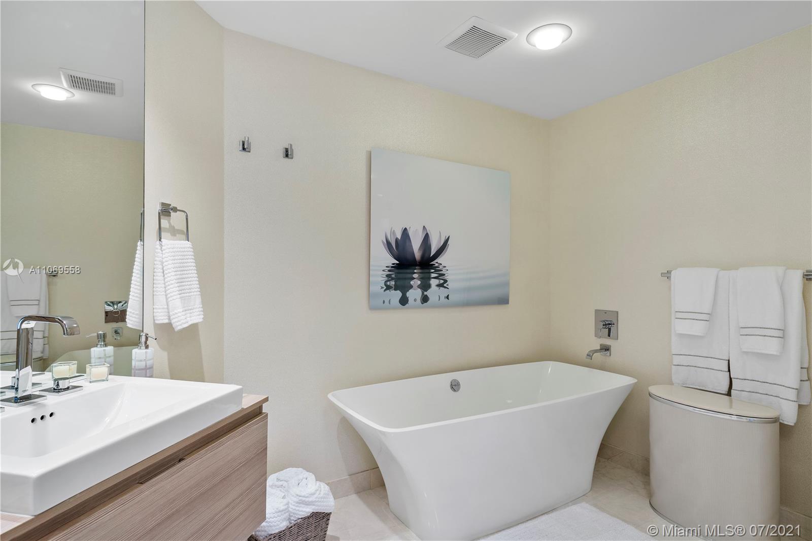 17111 Biscayne Blvd # 2111