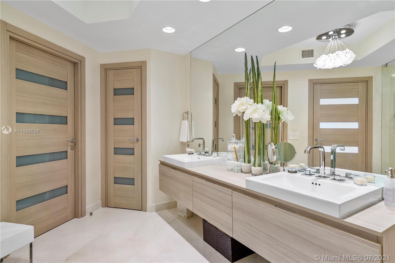 17111 Biscayne Blvd # 2111
