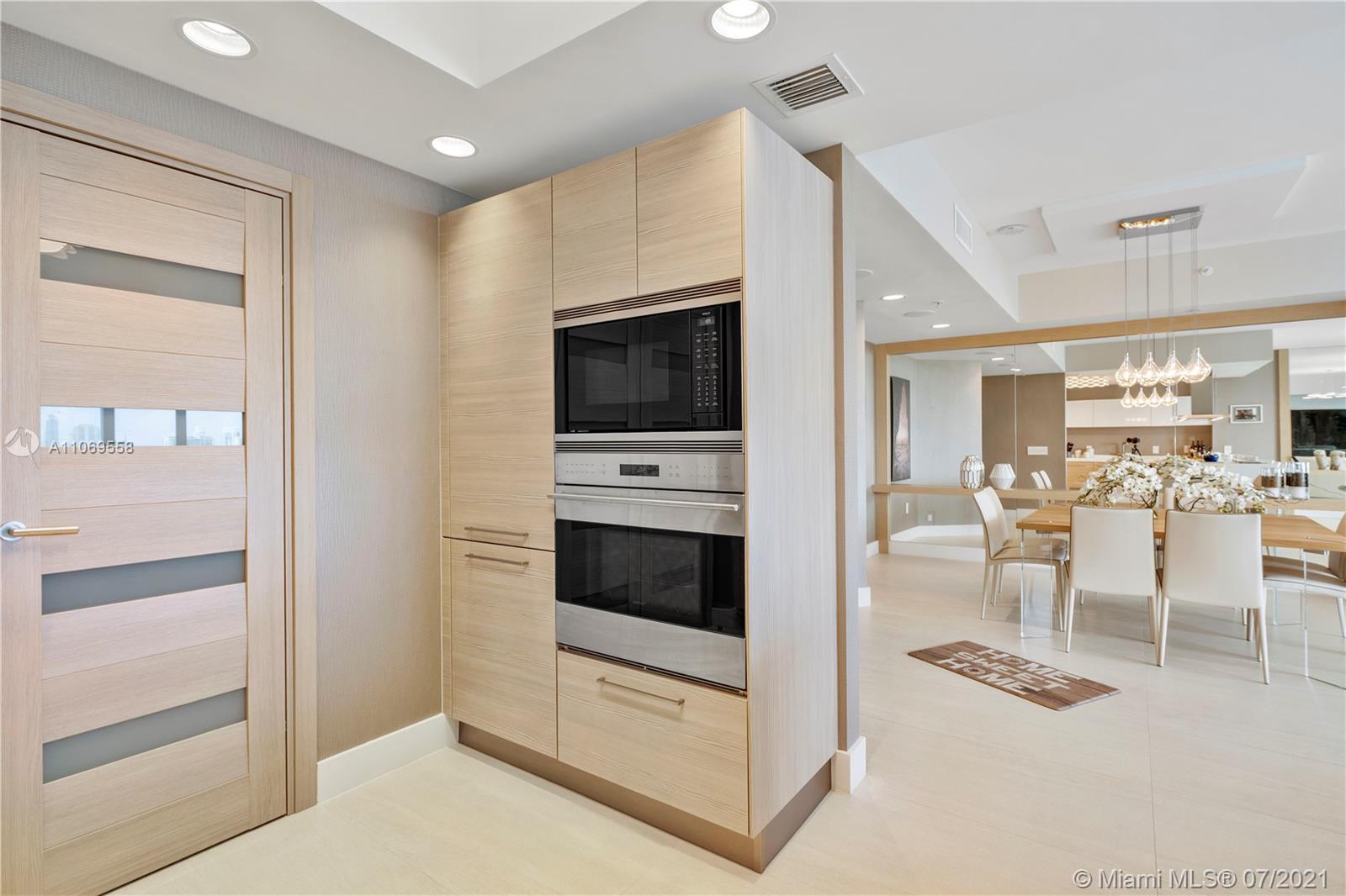 17111 Biscayne Blvd # 2111