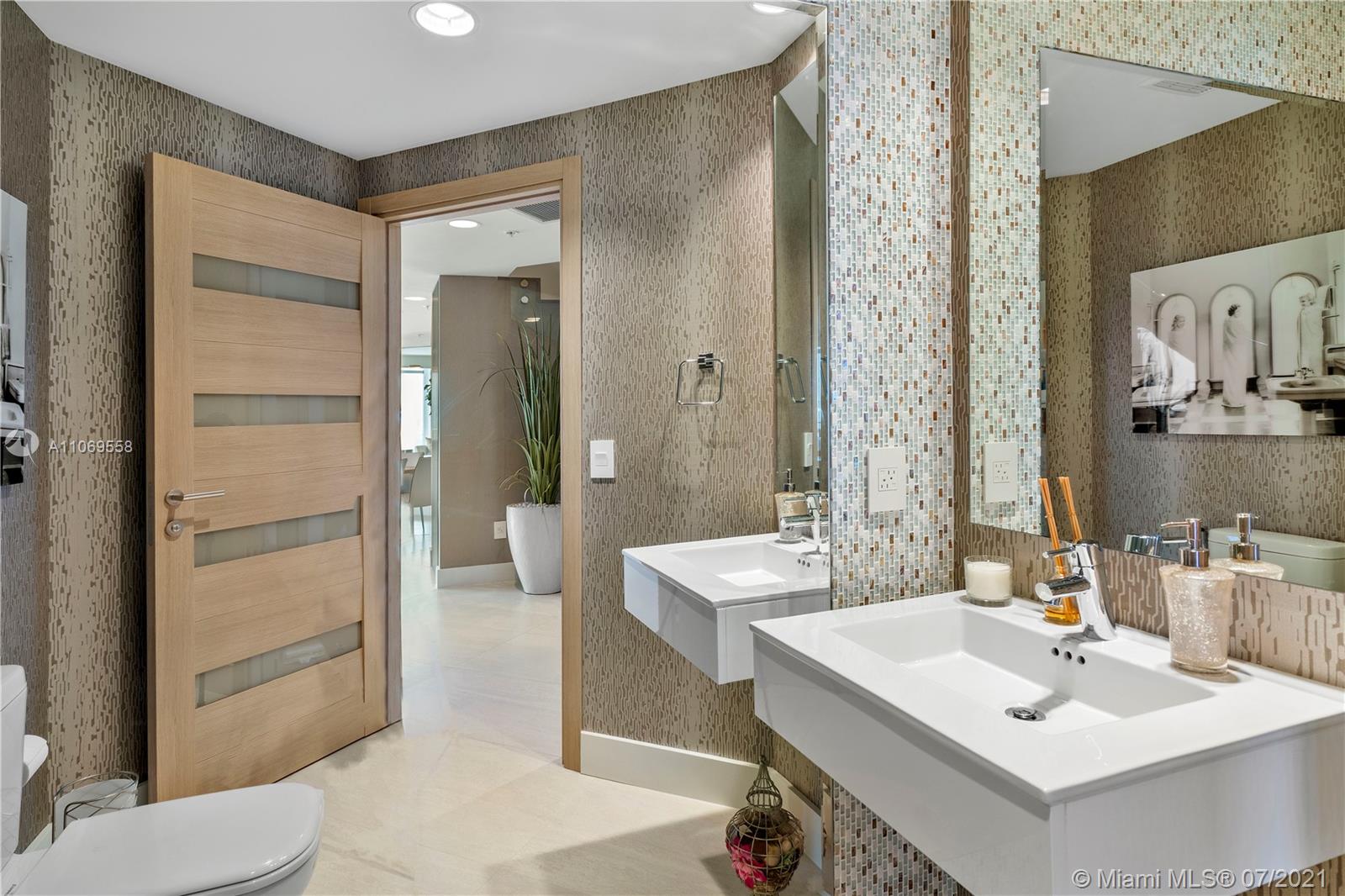 17111 Biscayne Blvd # 2111