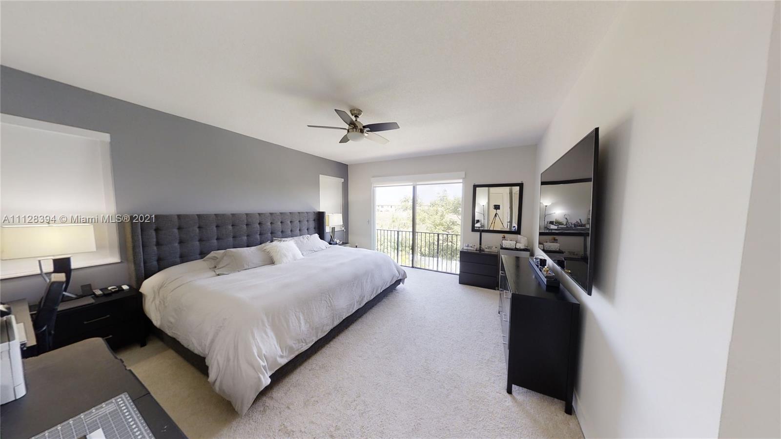 3261 W 99th Pl