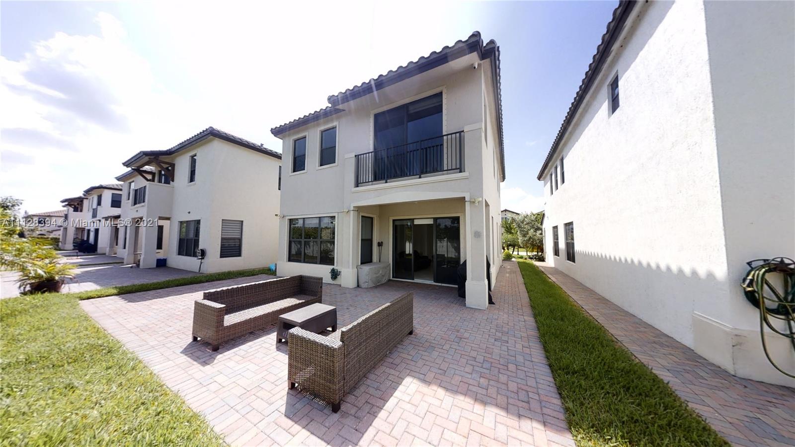 3261 W 99th Pl