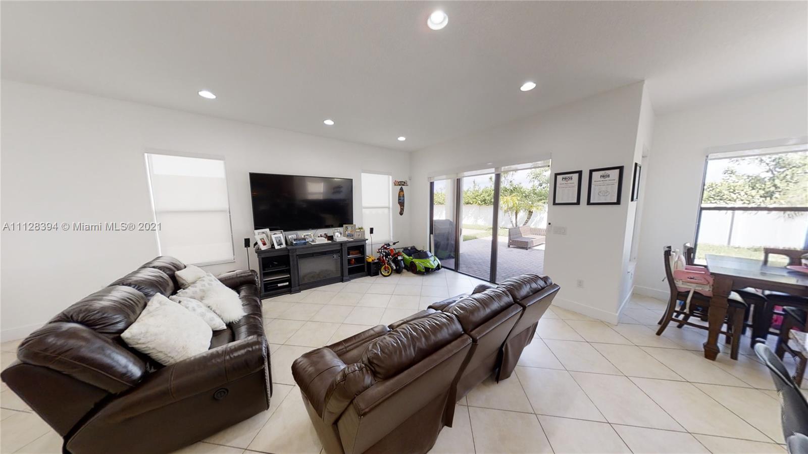 3261 W 99th Pl