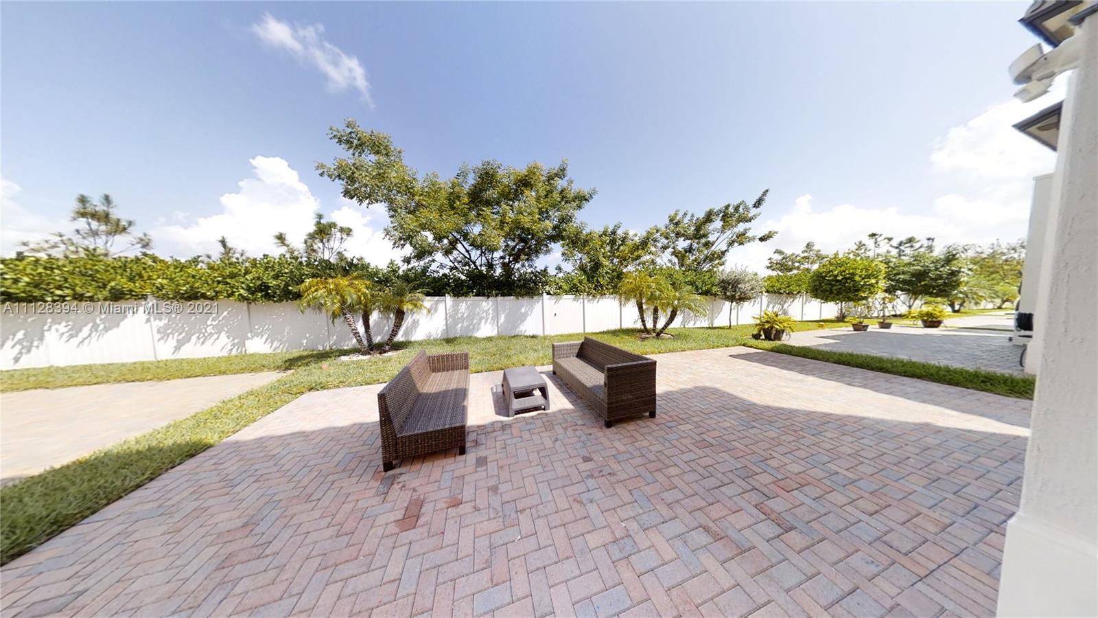 3261 W 99th Pl