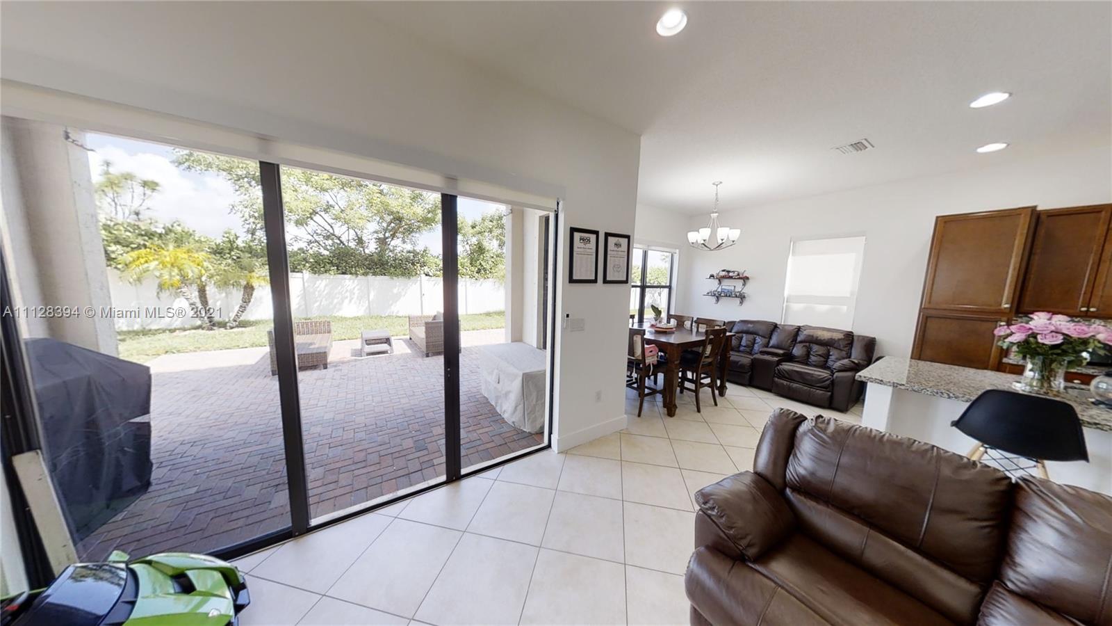 3261 W 99th Pl