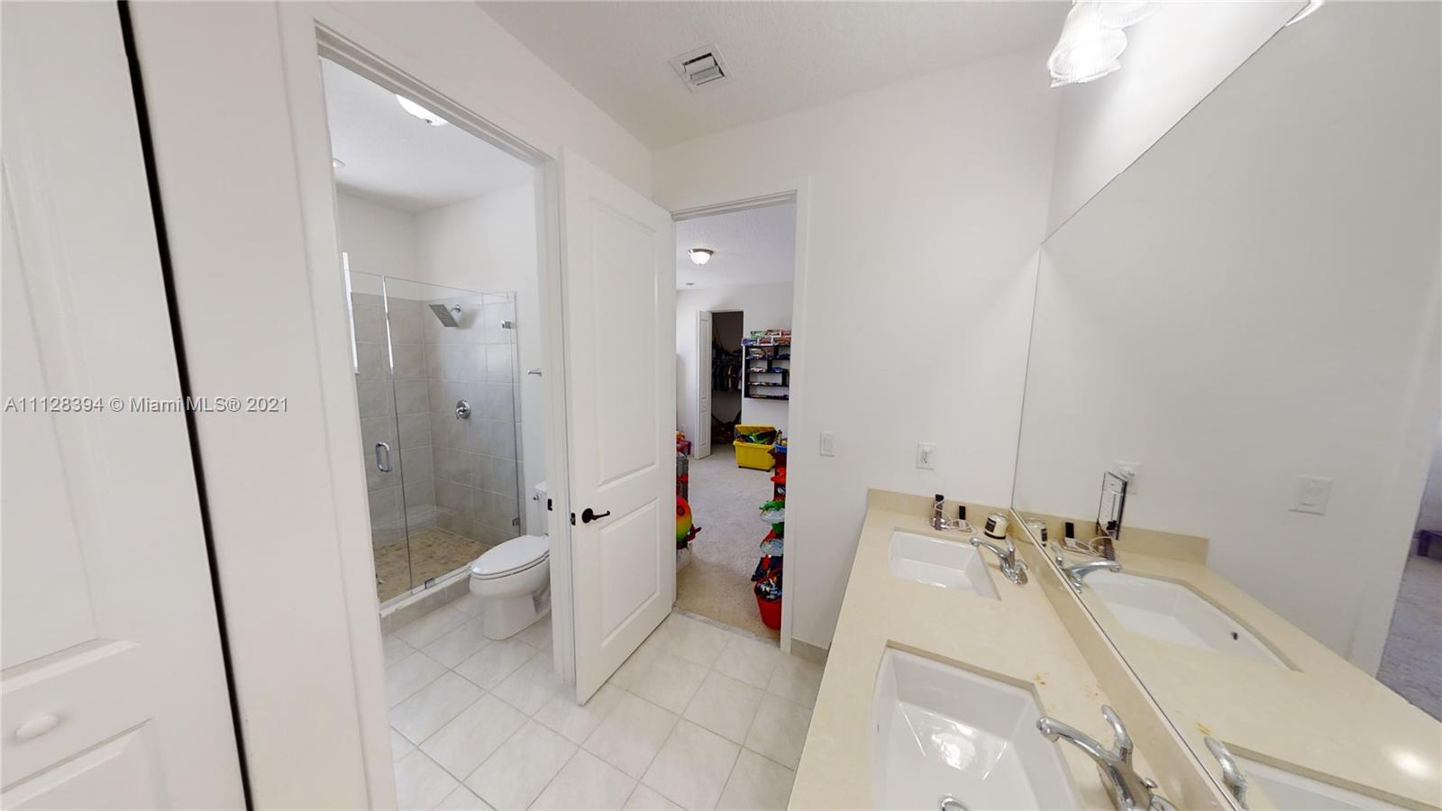 3261 W 99th Pl