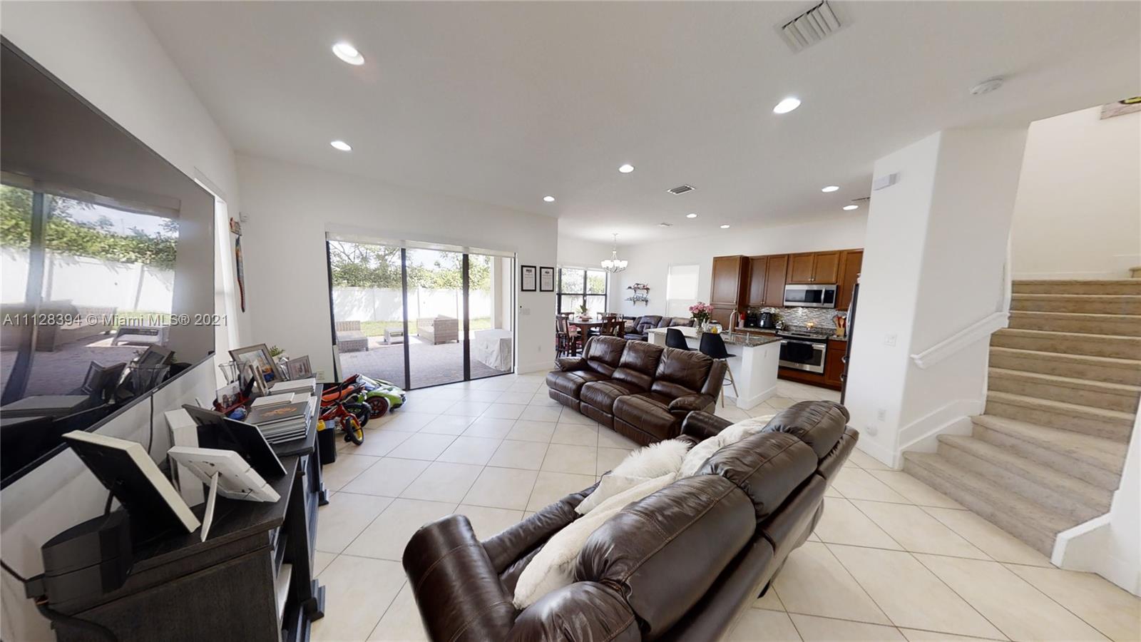 3261 W 99th Pl