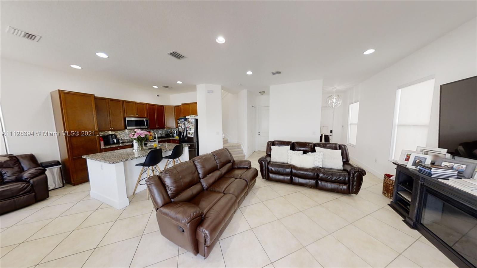 3261 W 99th Pl
