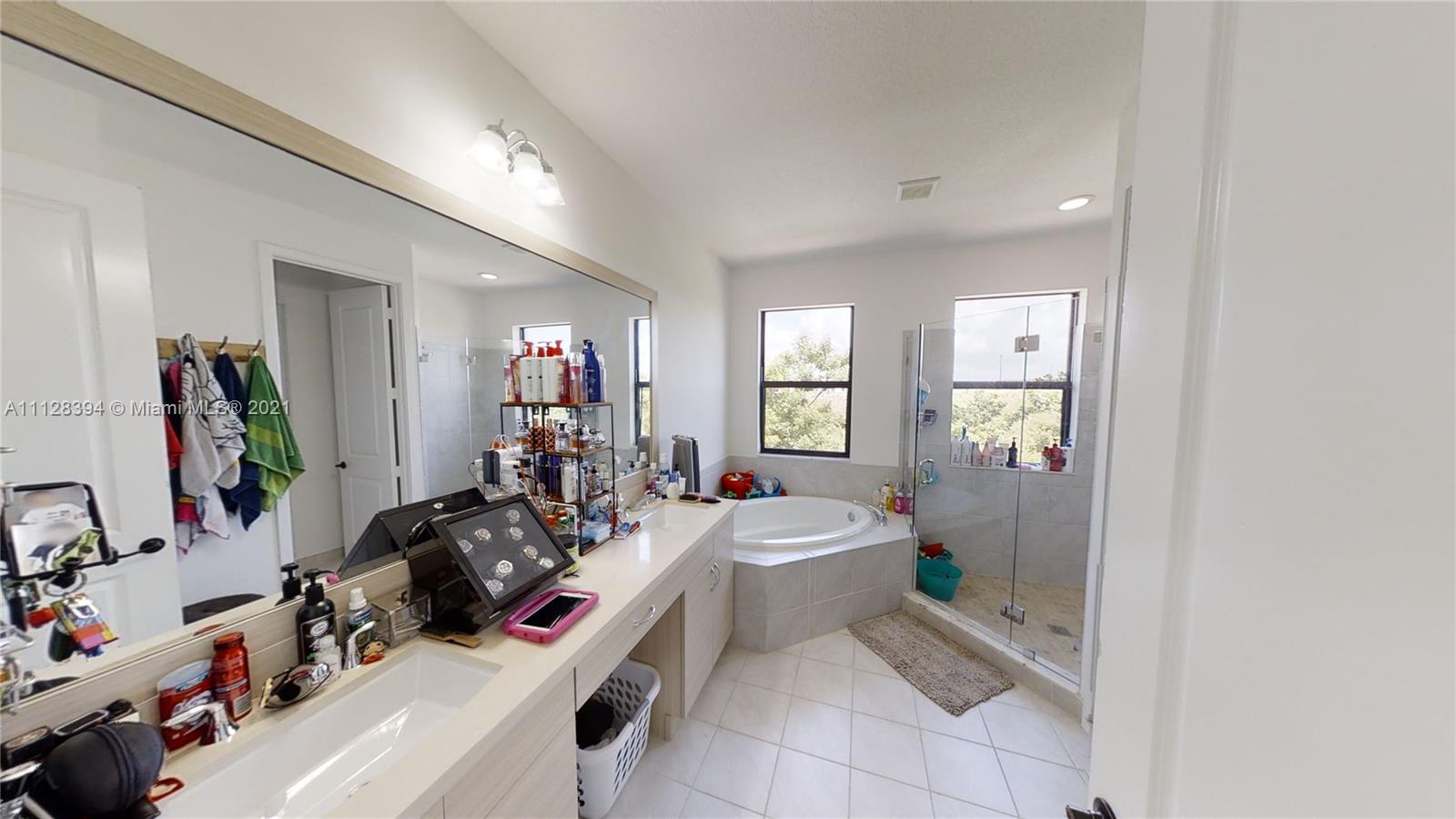 3261 W 99th Pl