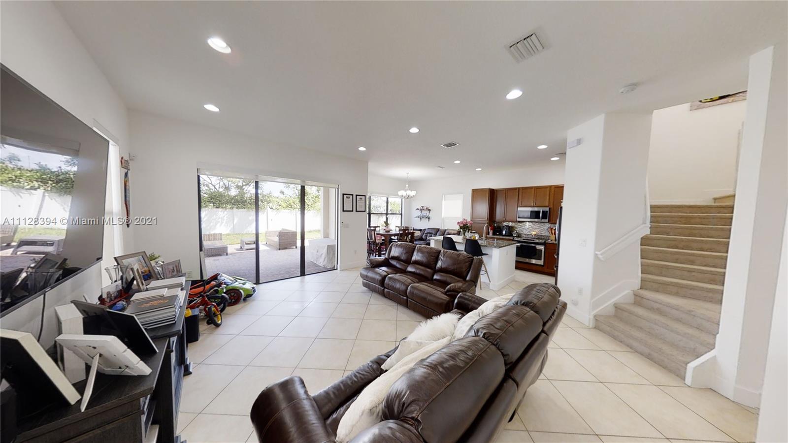 3261 W 99th Pl
