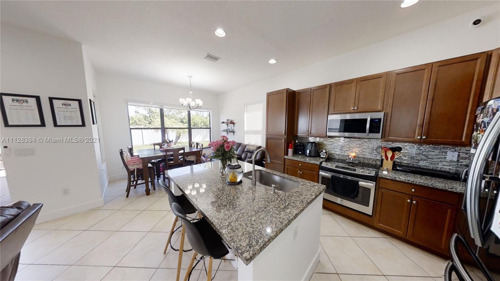 3261 W 99th Pl