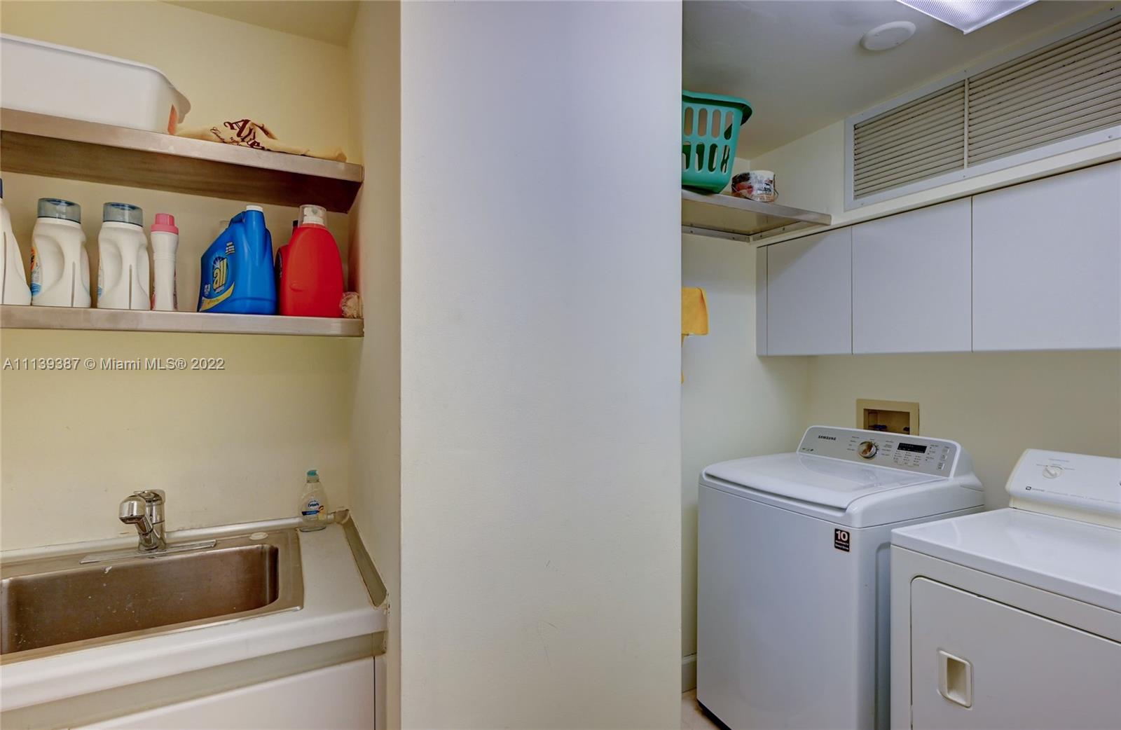 1643 Brickell Ave # 2402