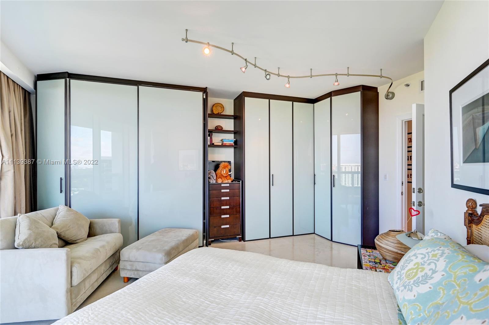 1643 Brickell Ave # 2402