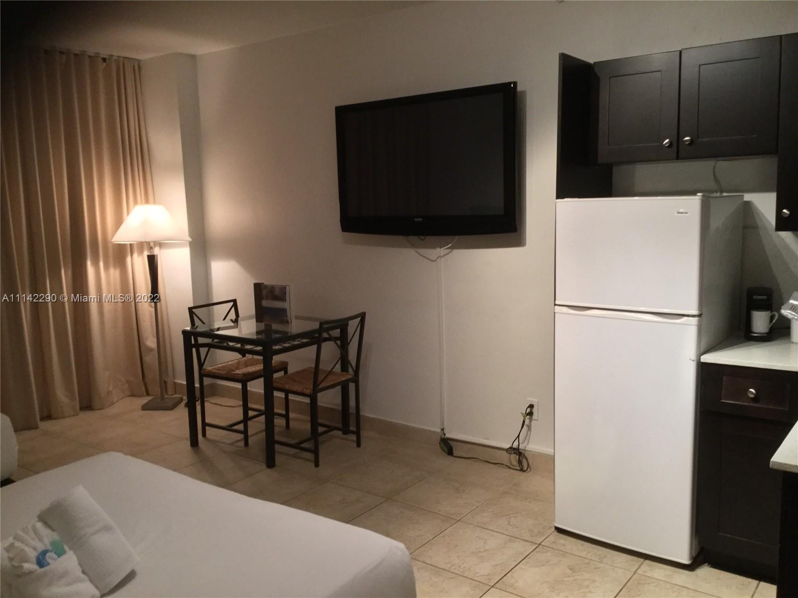 6345 Collins Ave # 519