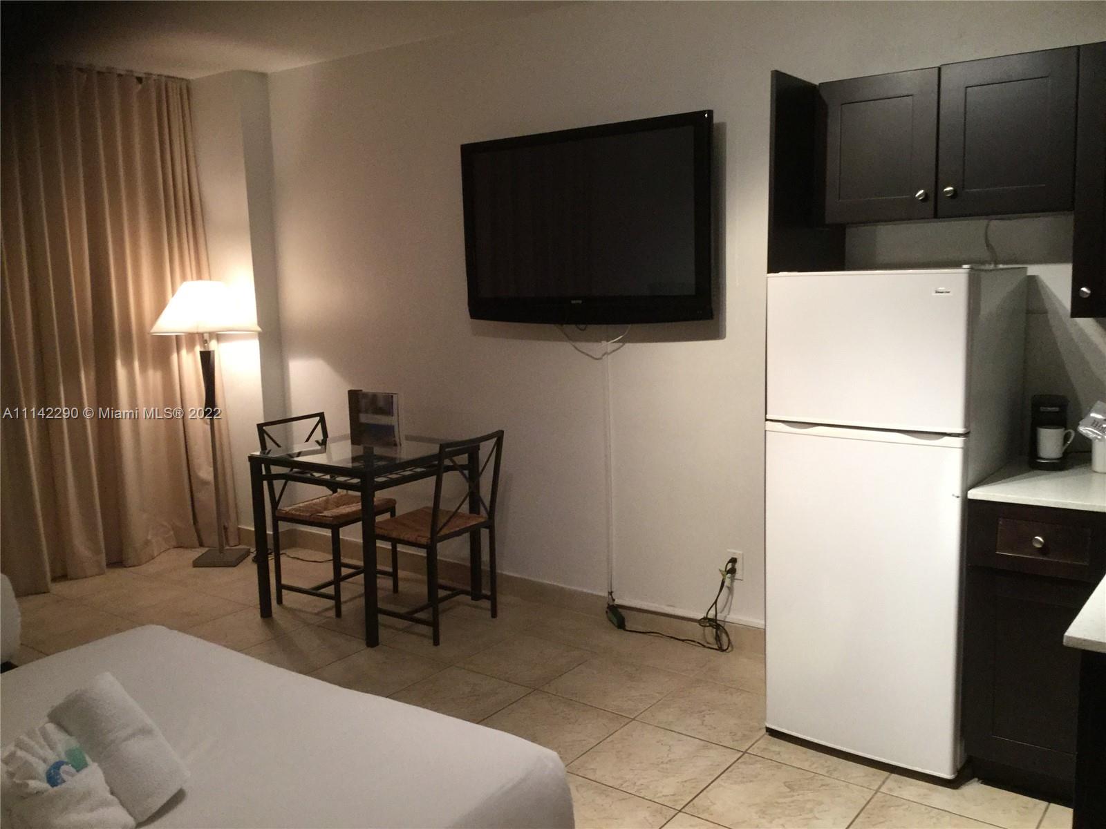 6345 Collins Ave # 519