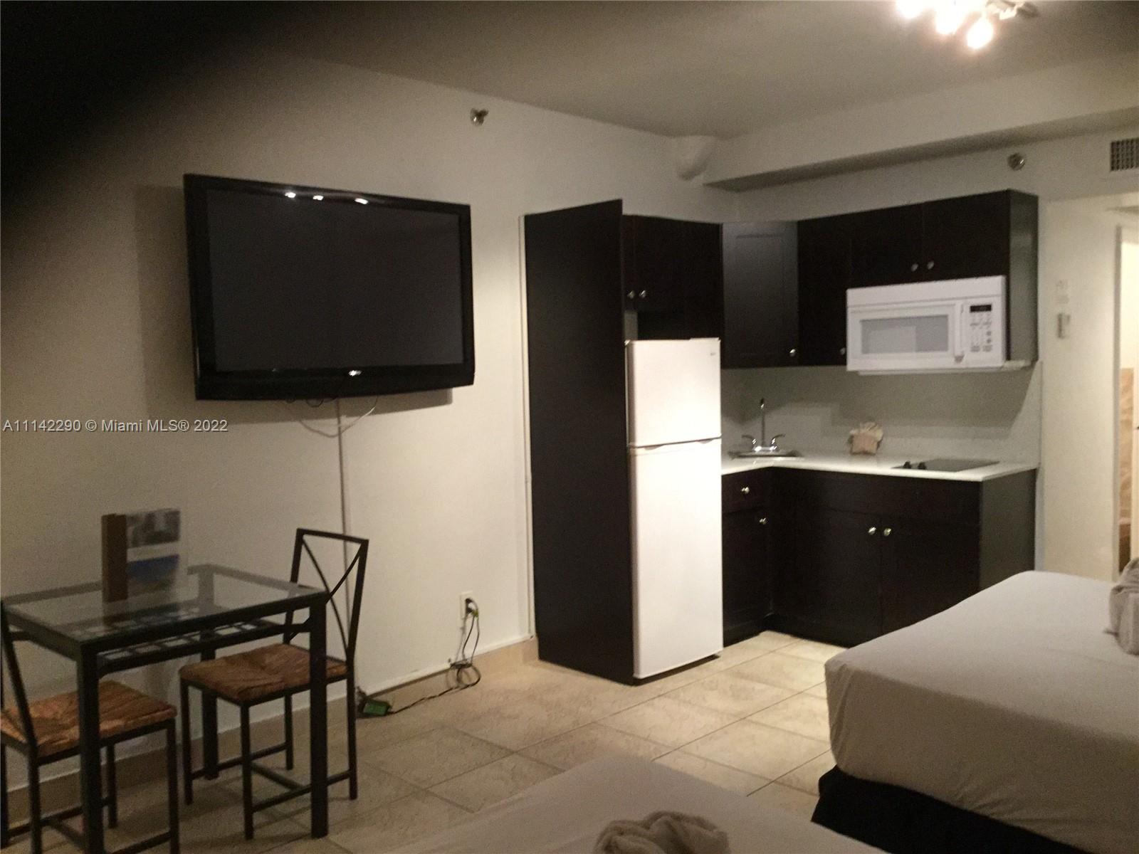 6345 Collins Ave # 519