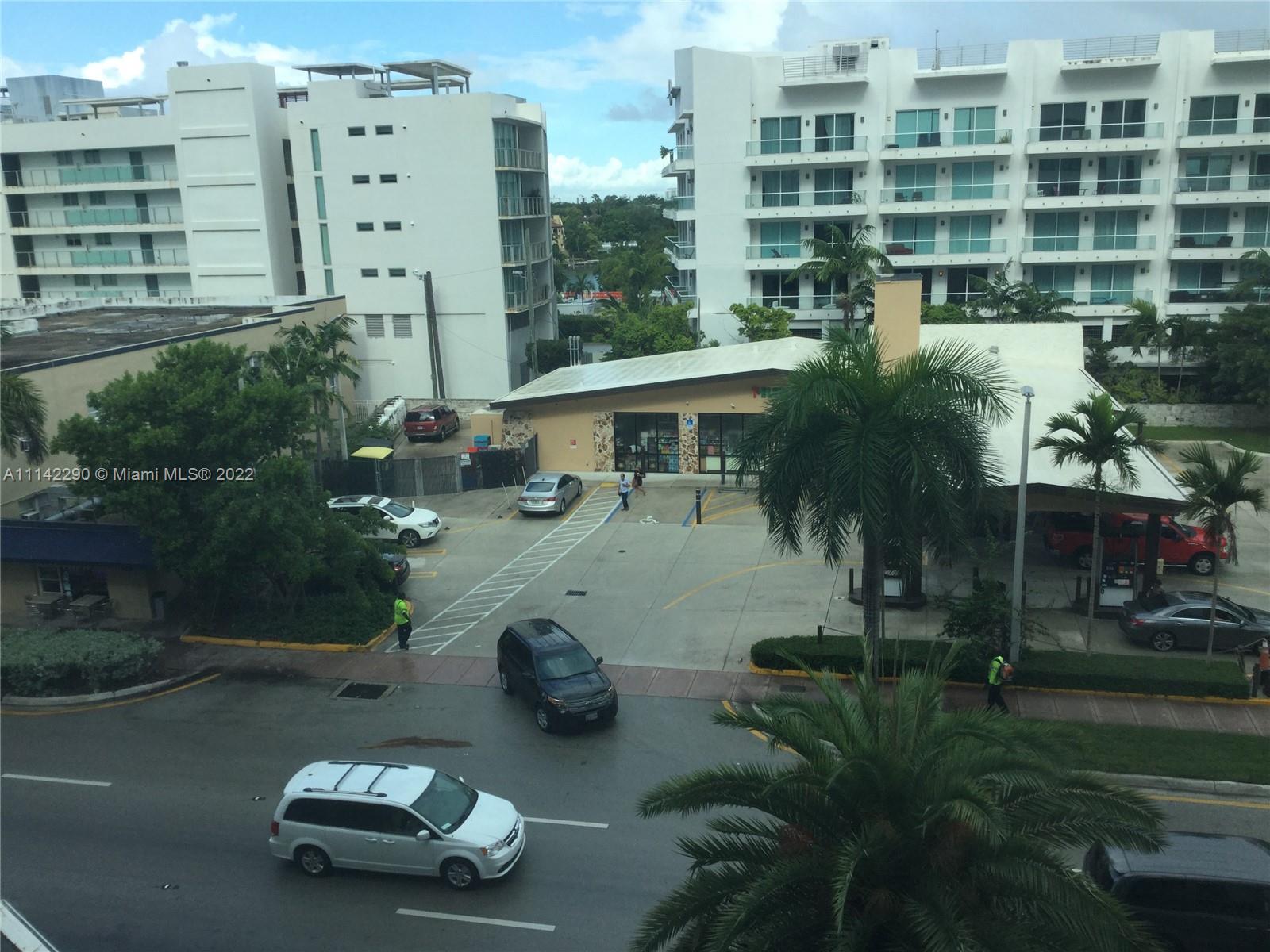 6345 Collins Ave # 519
