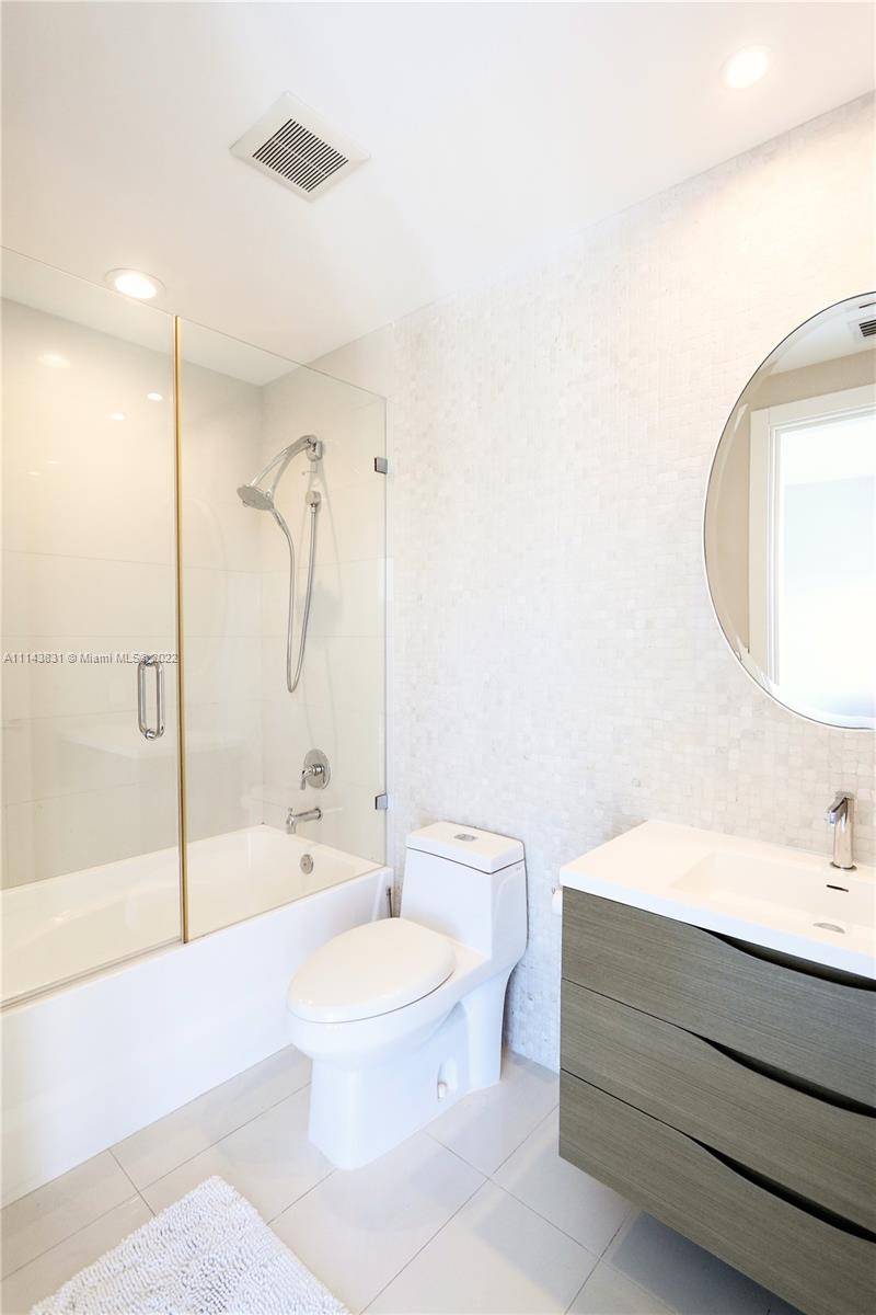 2020 N Bayshore Dr # 4003