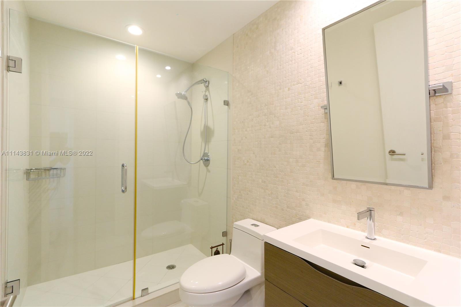 2020 N Bayshore Dr # 4003