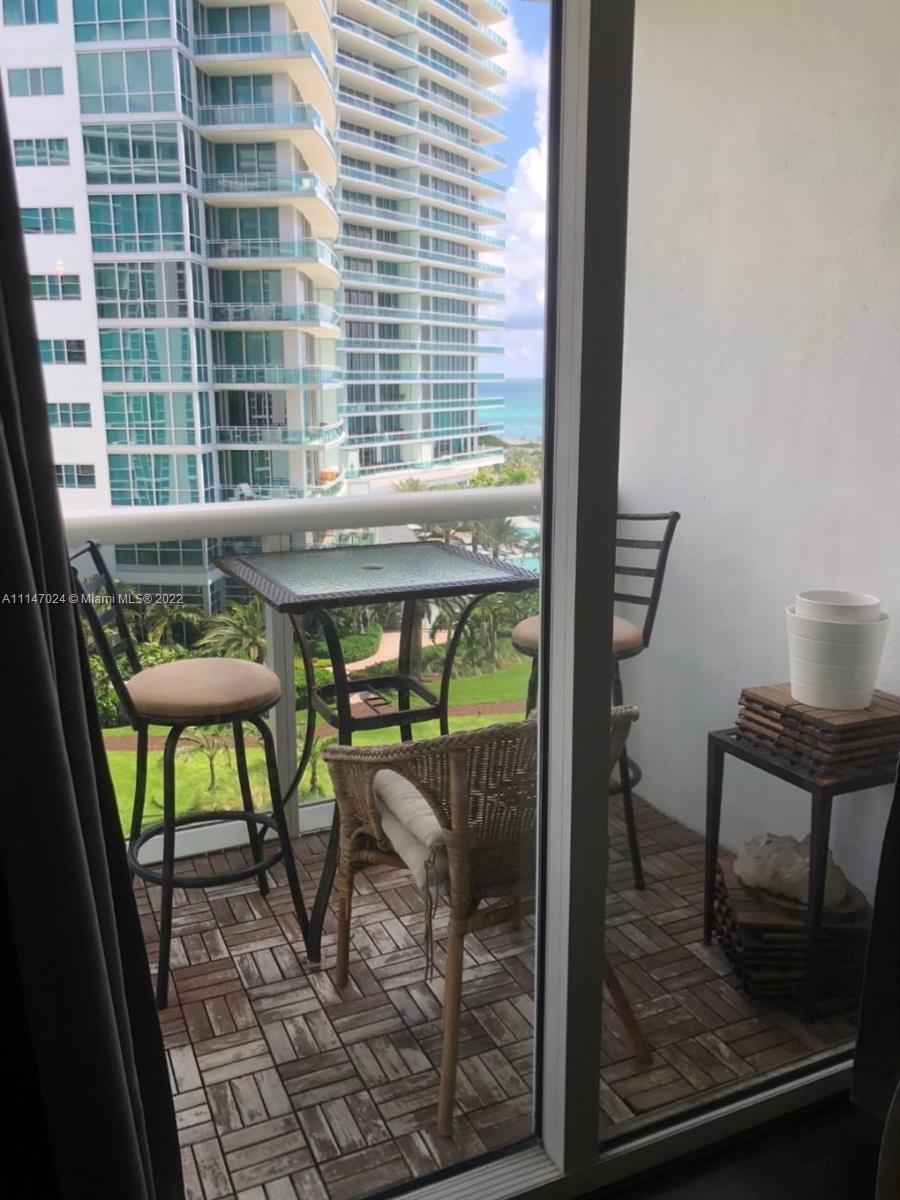 10275 Collins Ave # 703