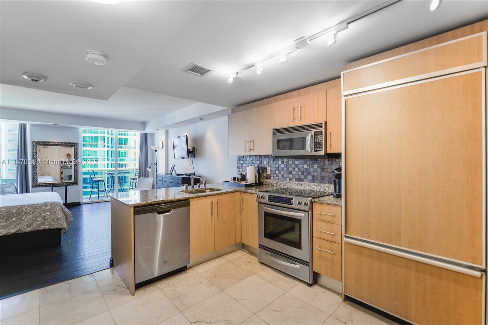 10275 Collins Ave # 703
