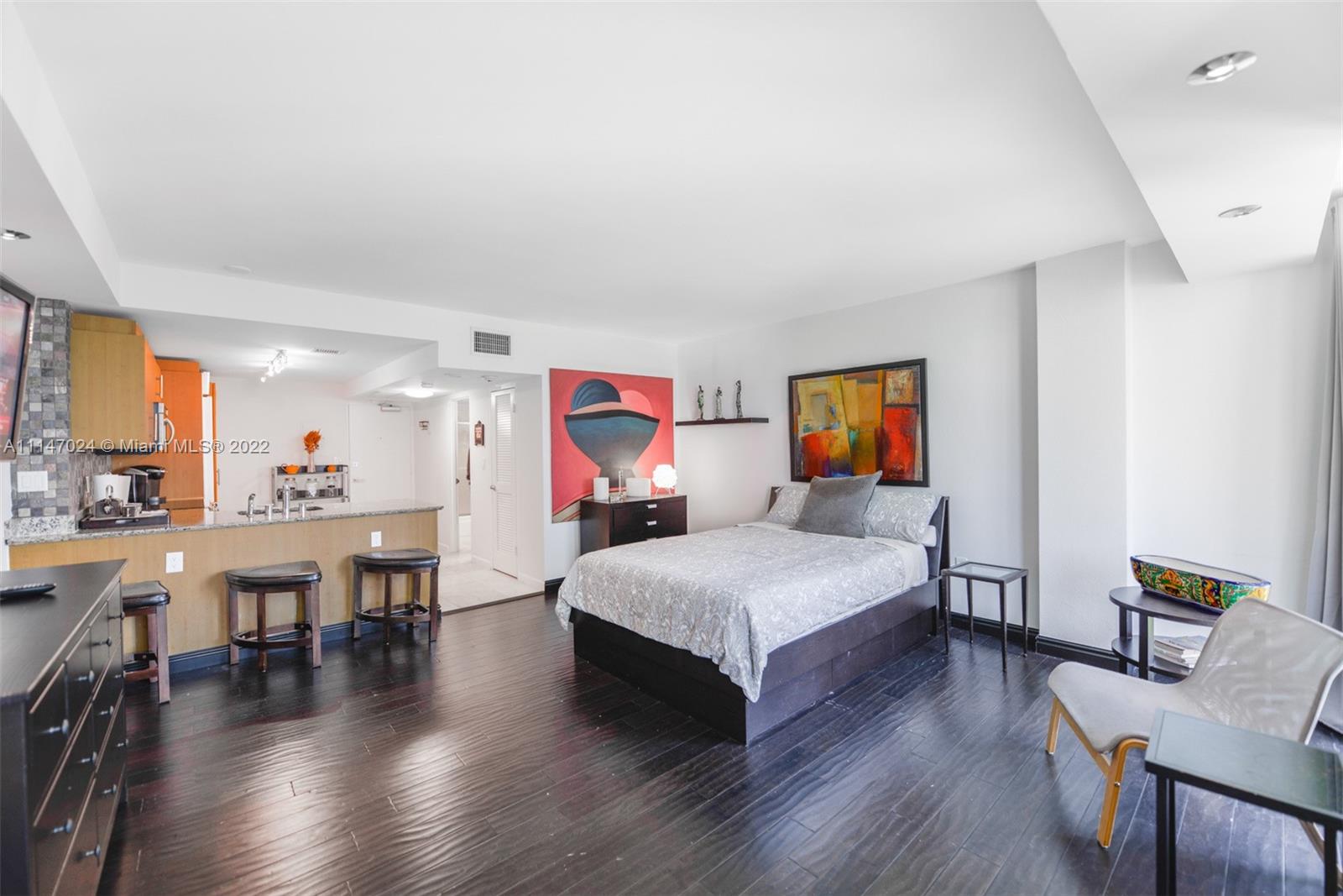 10275 Collins Ave # 703