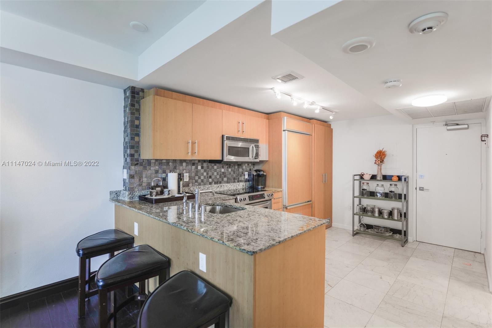 10275 Collins Ave # 703