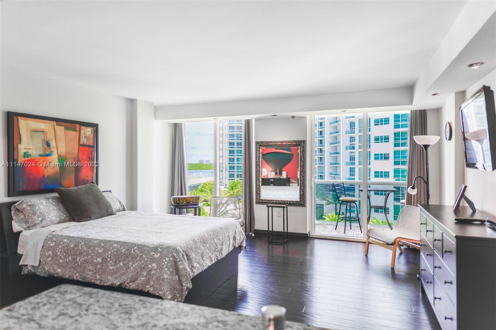 10275 Collins Ave # 703