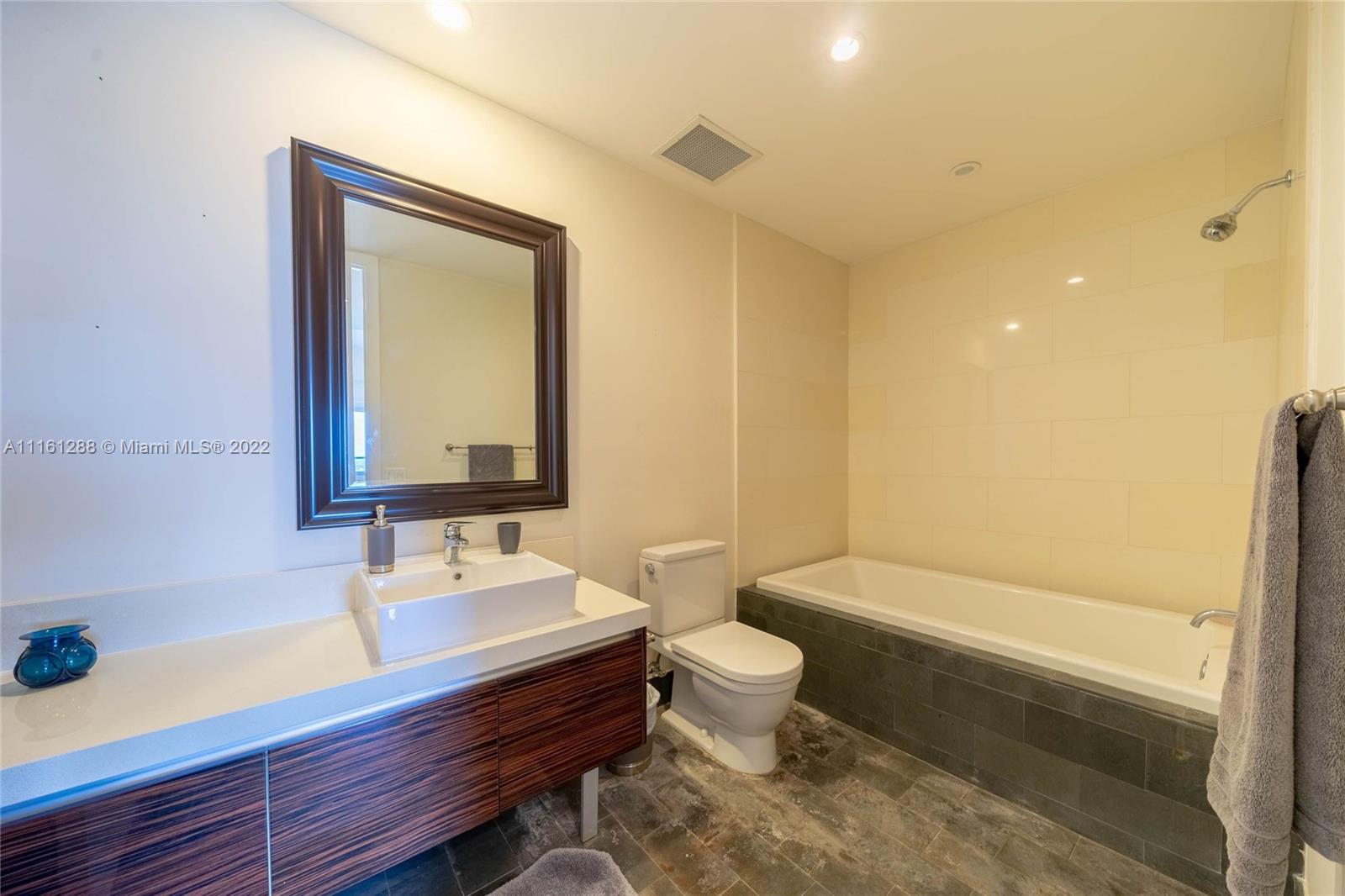 1100 Biscayne Blvd # 4703