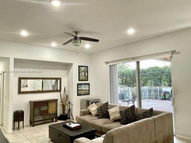5716 NW 50th St