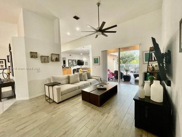 5716 NW 50th St