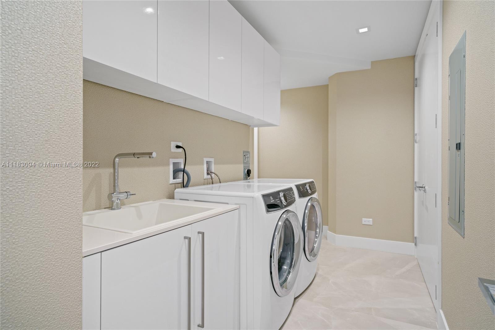 18501 Collins Ave # 3302