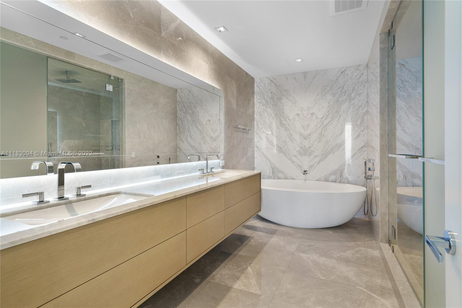18501 Collins Ave # 3302
