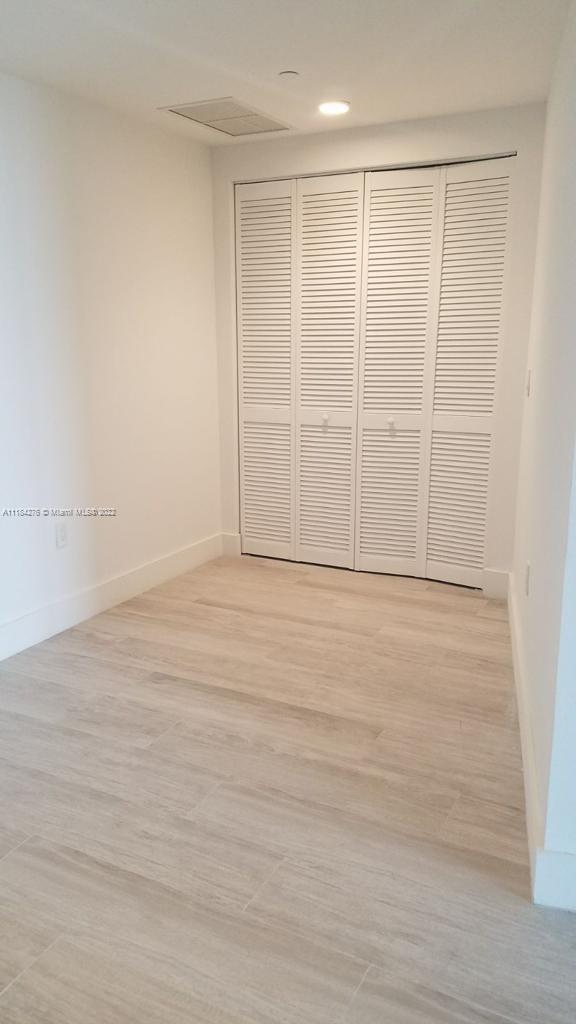 121 NE 34th St # 2014