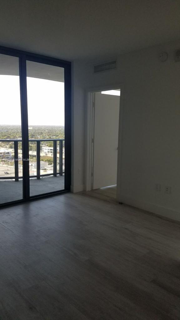 121 NE 34th St # 2014