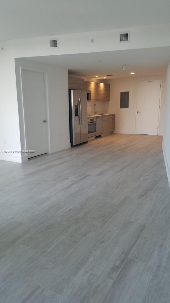 121 NE 34th St # 2014