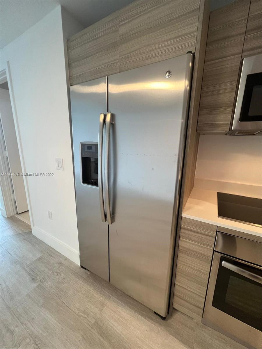 121 NE 34th St # 2014