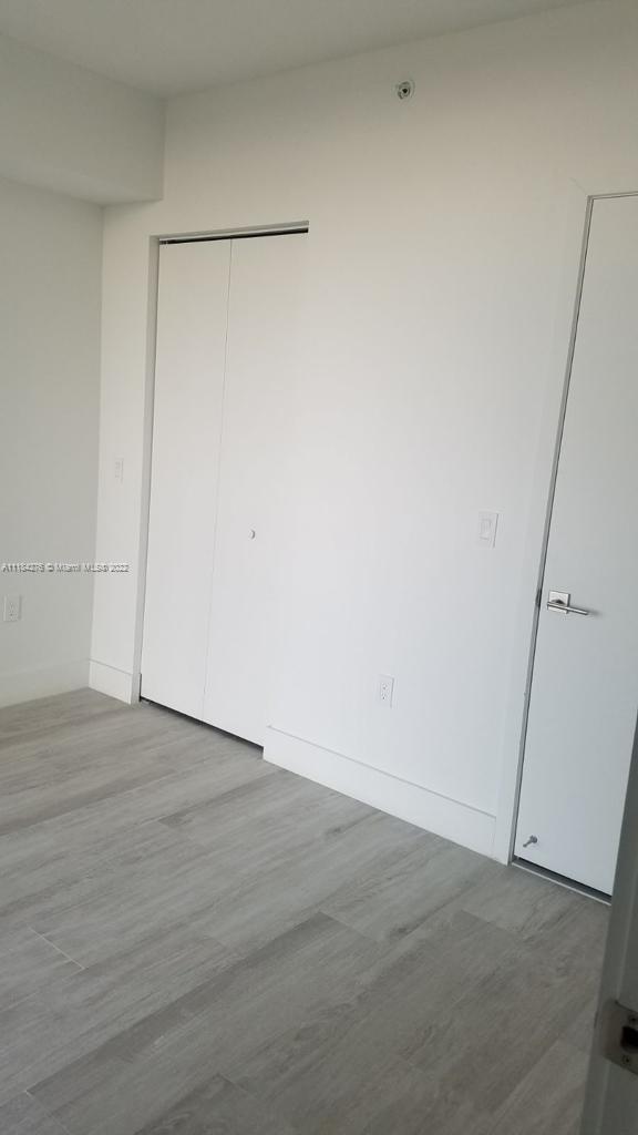 121 NE 34th St # 2014