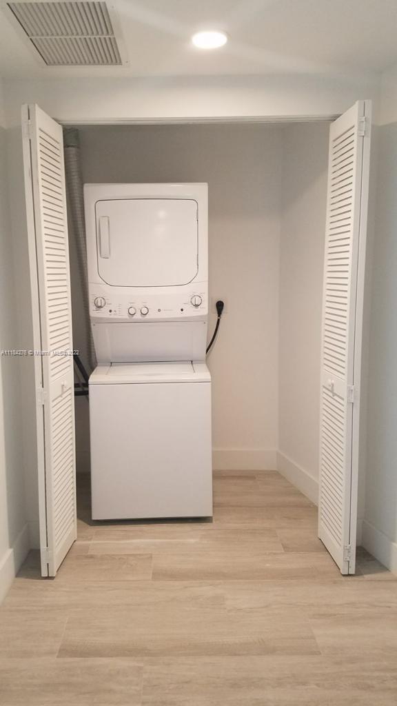 121 NE 34th St # 2014