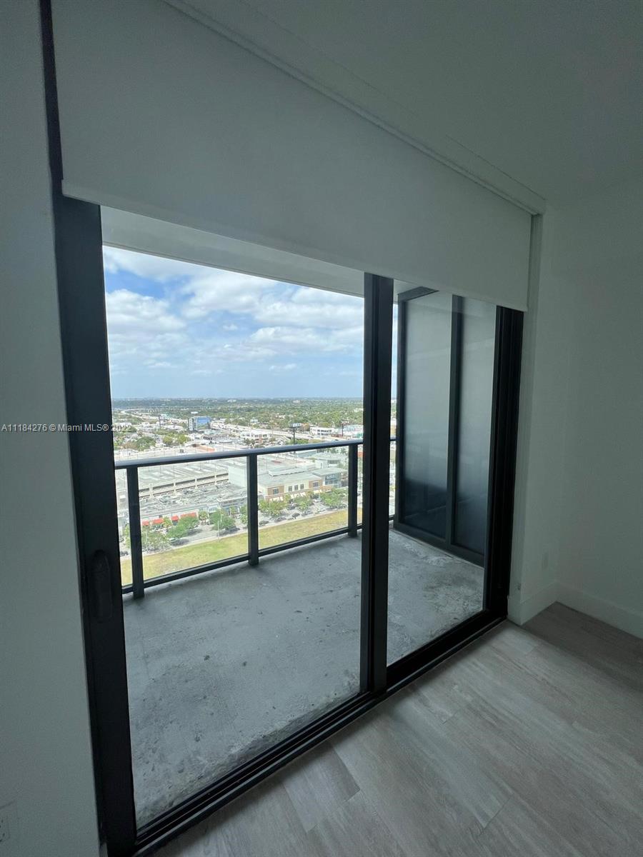 121 NE 34th St # 2014