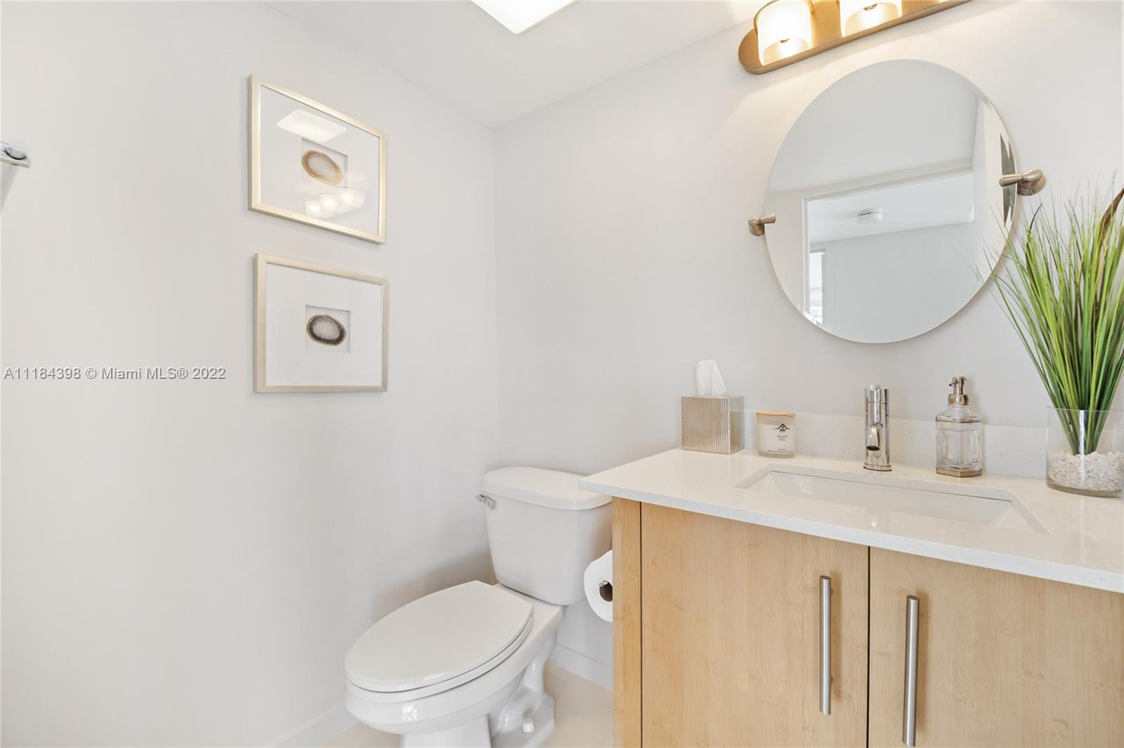 10275 Collins Ave # 810