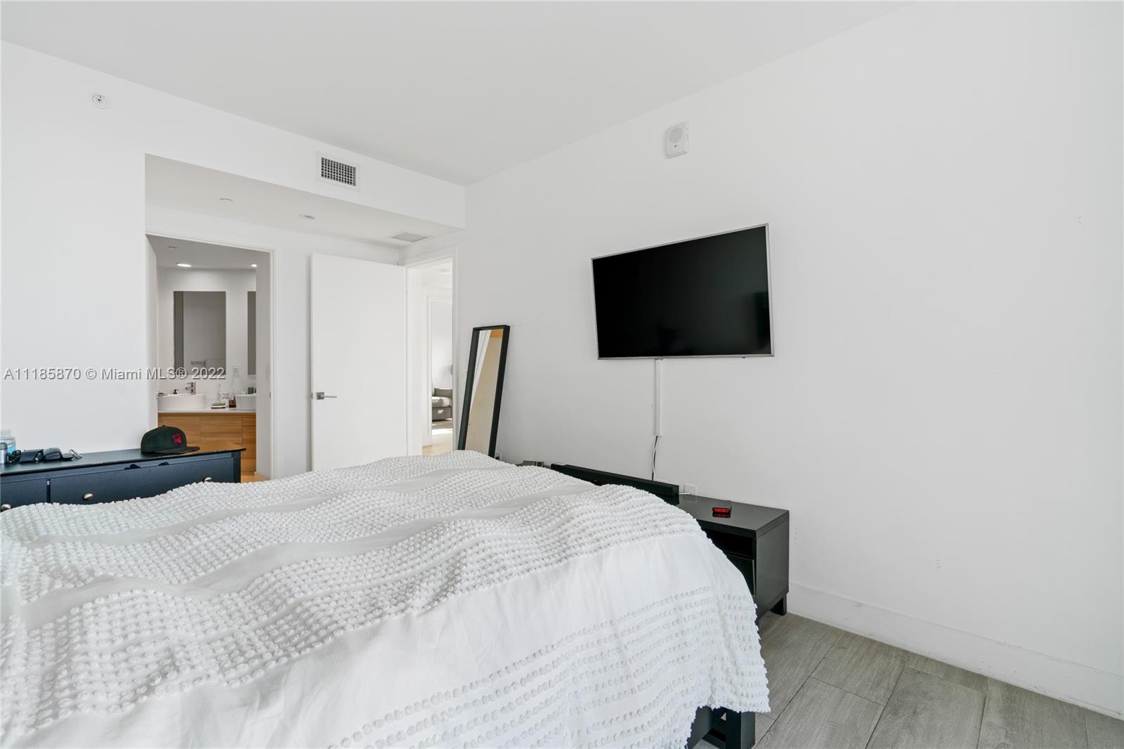 121 NE 34 ST # 1816