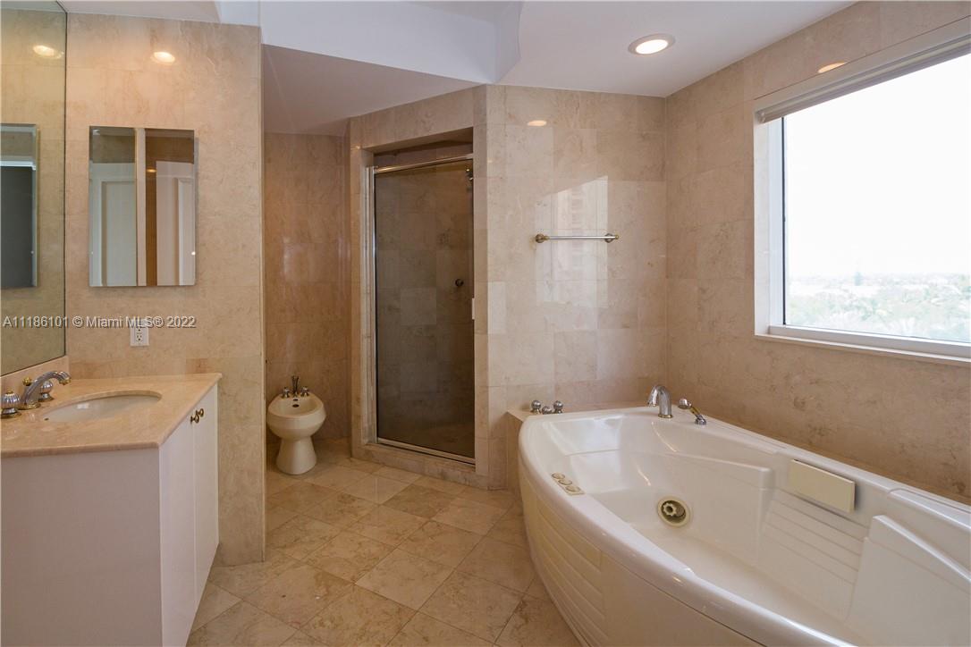 785 Crandon Blvd # 506