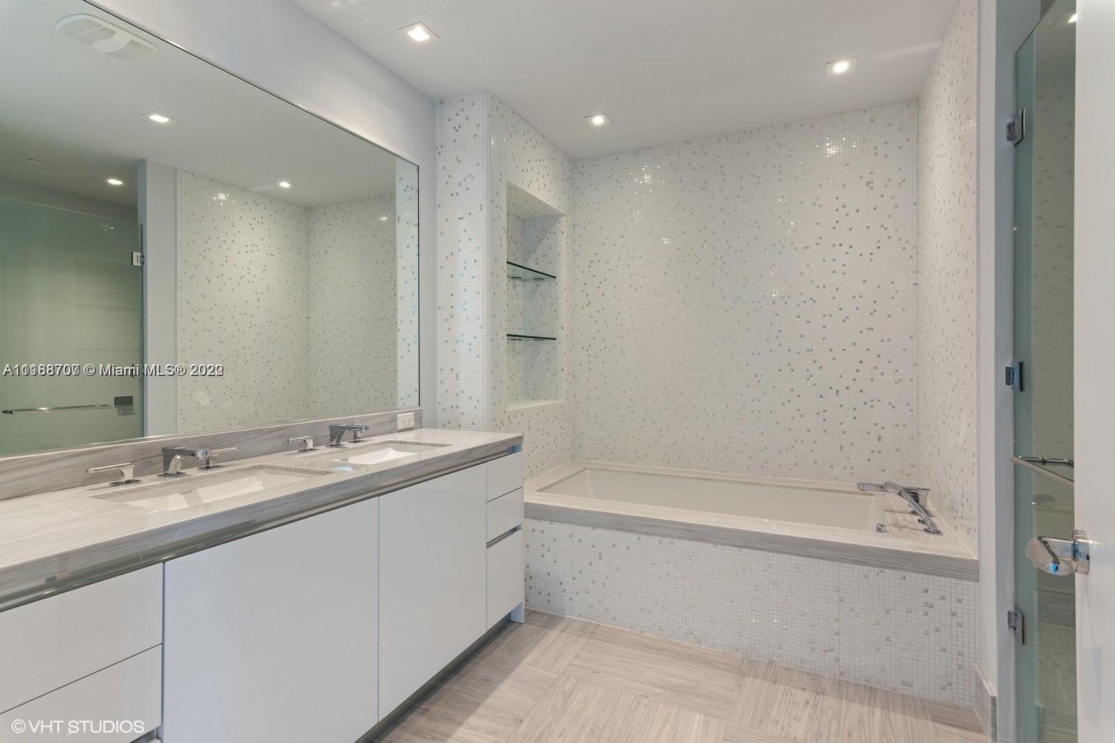 16901 Collins Ave # 1502