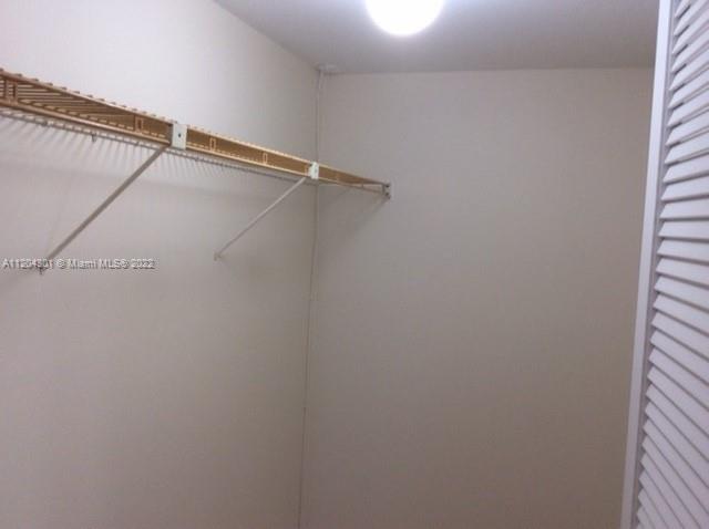 1237 Hillsboro Mile # 306