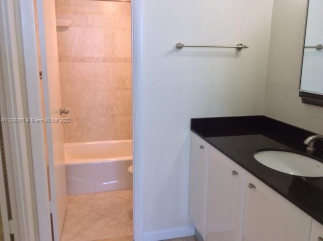 1237 Hillsboro Mile # 306