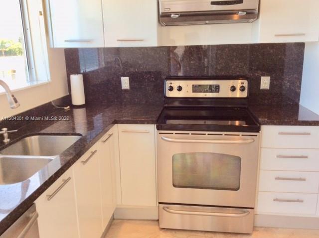 1237 Hillsboro Mile # 306